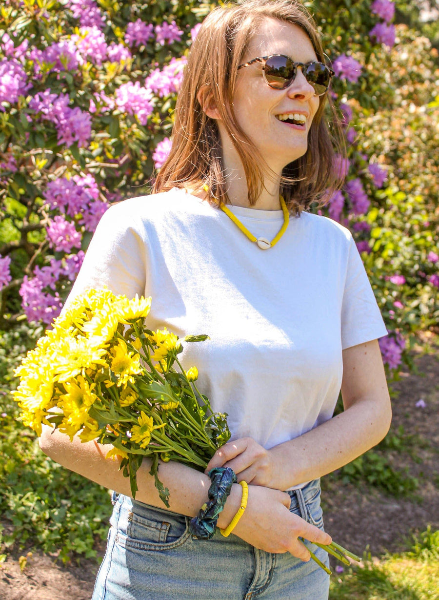 Collier de perles coquillage • Jaune